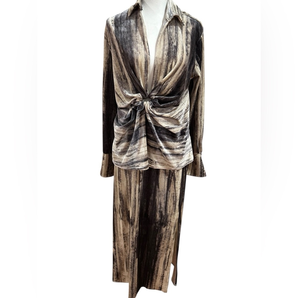 Moon River Artistic Silver Gray Velvet 2-piece top & skirt Set - Picture 3 of 5